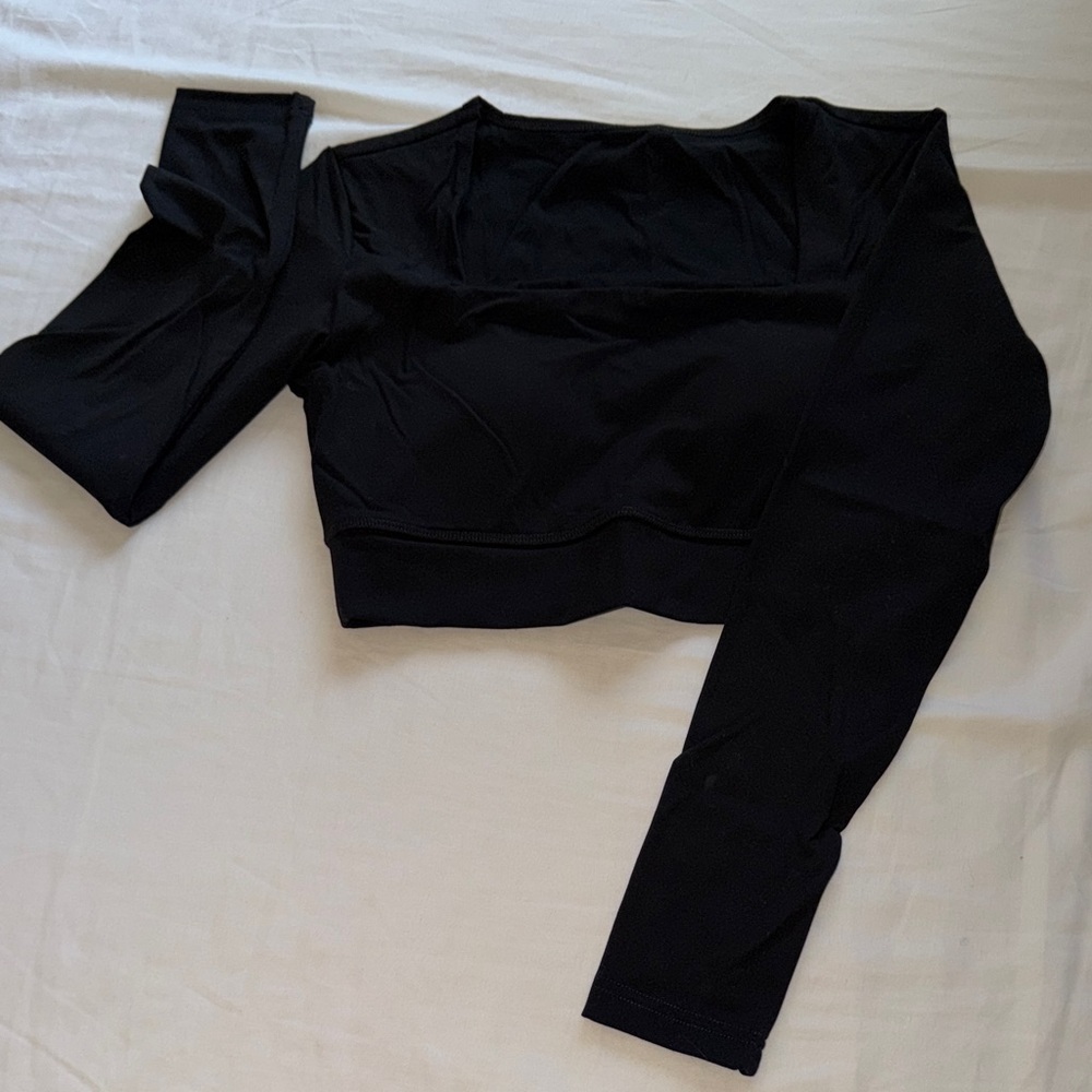 NWT Loyal Origins Black Long Sleeve Cropped Athletic Top